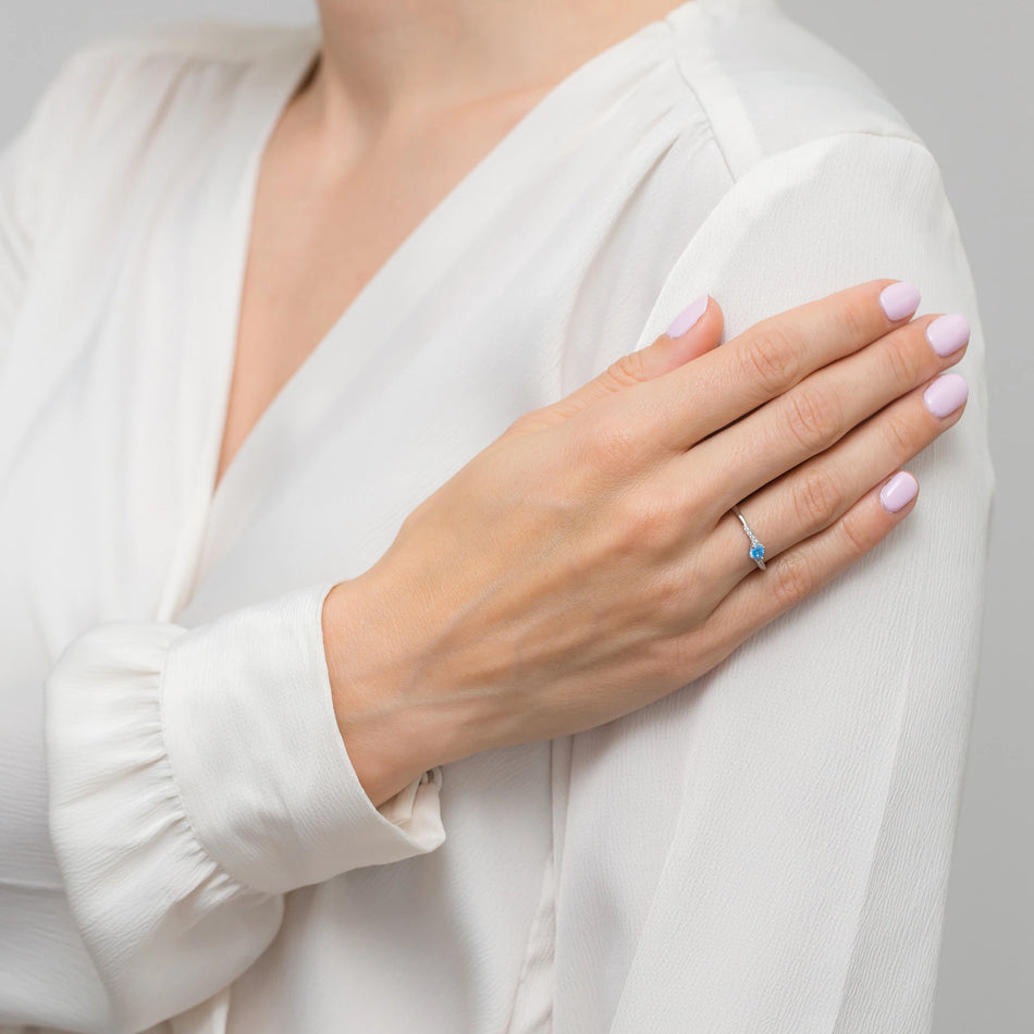 Strieborný prsteň so zirkónmi