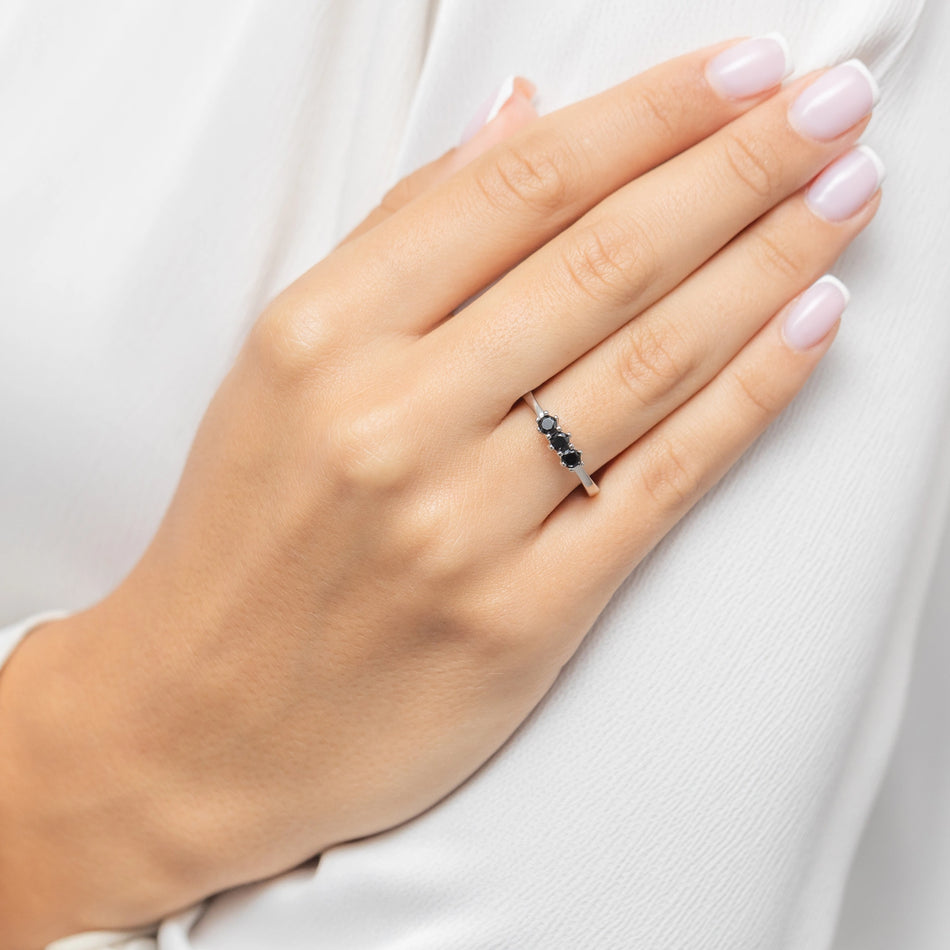 Strieborný prsteň so zirkónmi