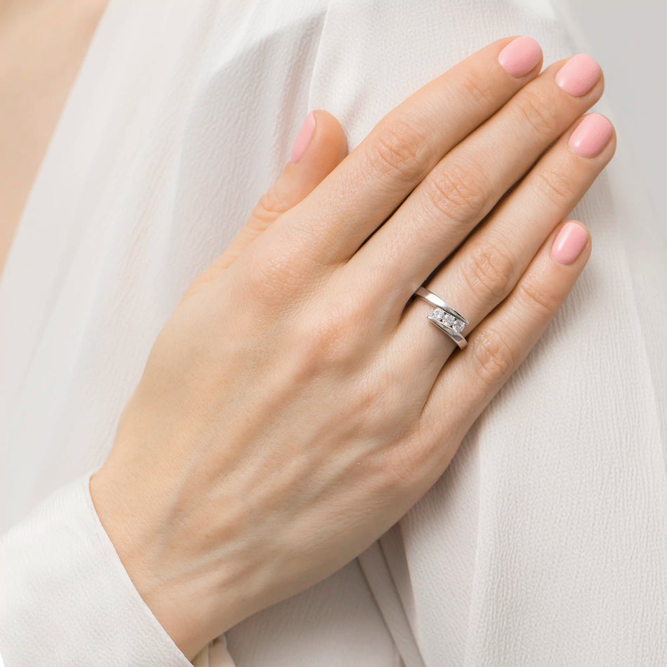 Strieborný prsteň so zirkónmi