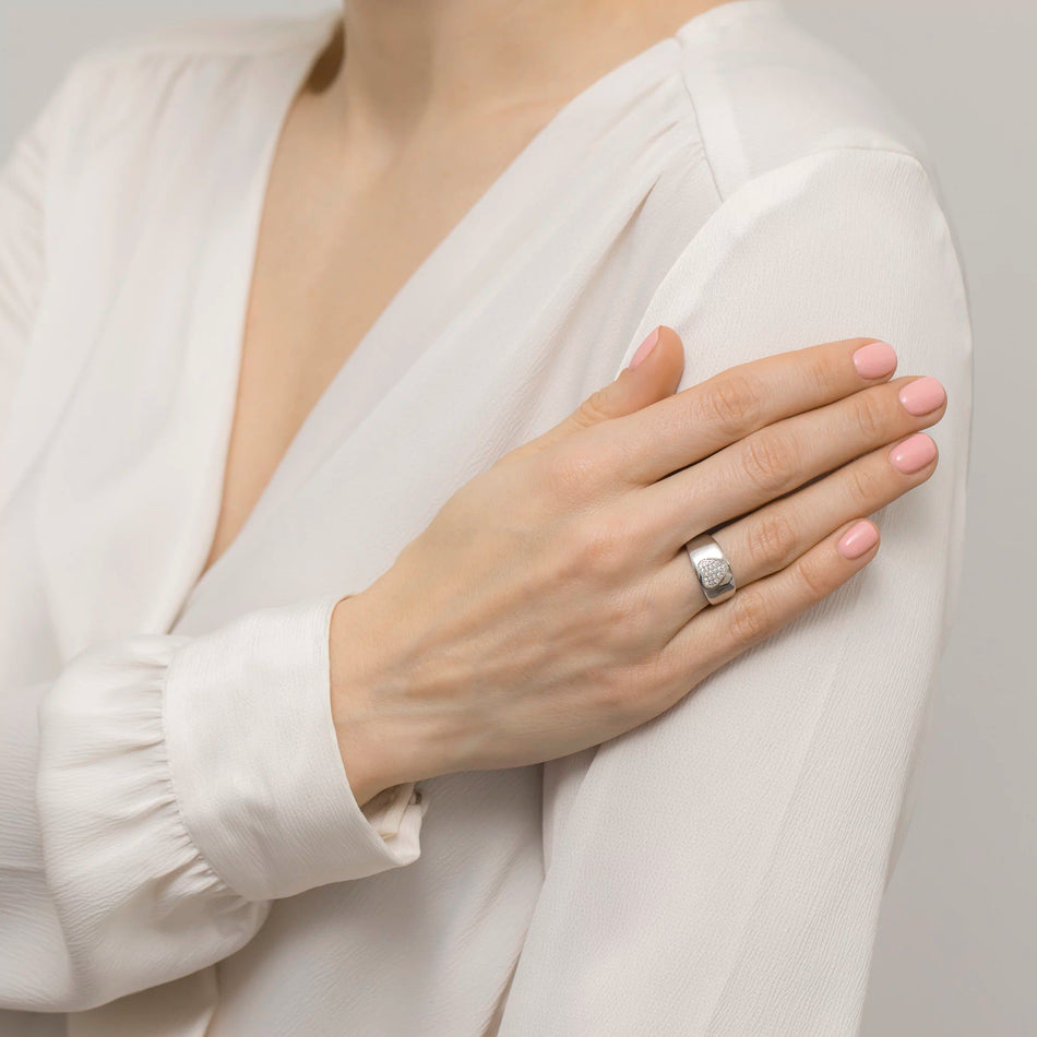 Strieborný prsteň so zirkónmi