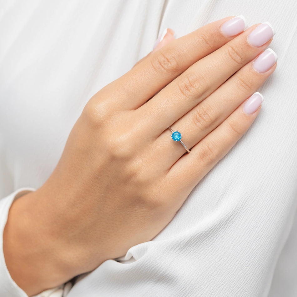 Strieborný prsteň so zirkónmi