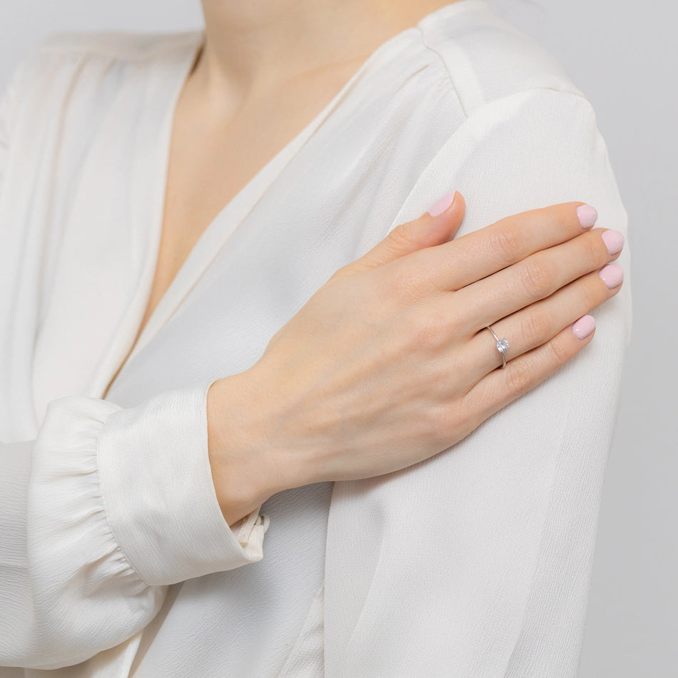 Strieborný prsteň so zirkónmi