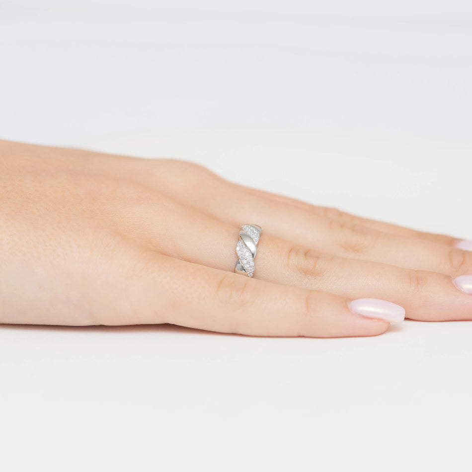 Strieborný prsteň so zirkónmi