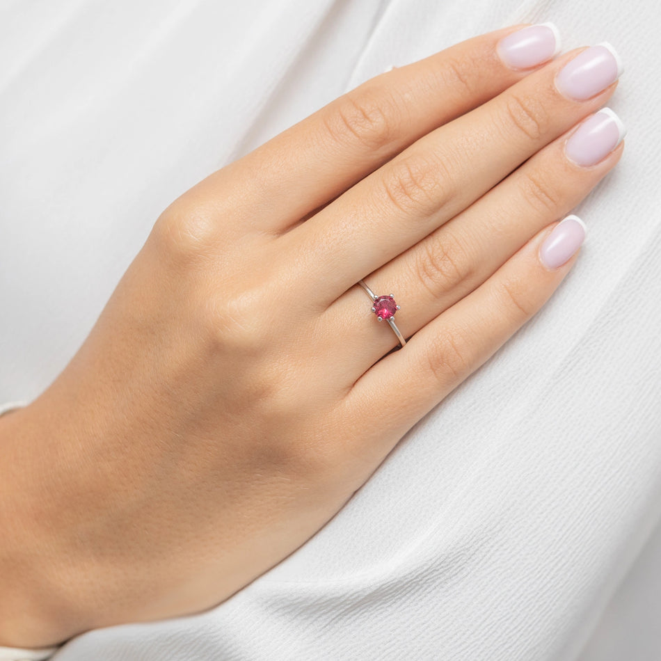 Strieborný prsteň so zirkónmi