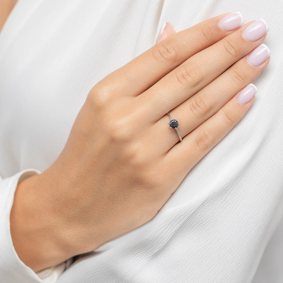 Strieborný prsteň so zirkónmi