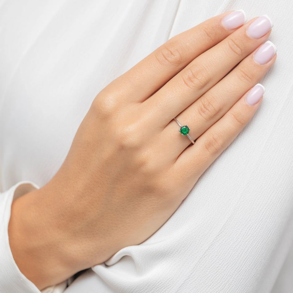 Strieborný prsteň so zirkónmi