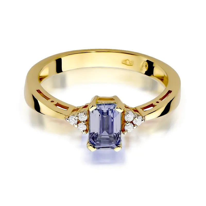 Gold Ring with 0.50ct Amethyst and Diamonds