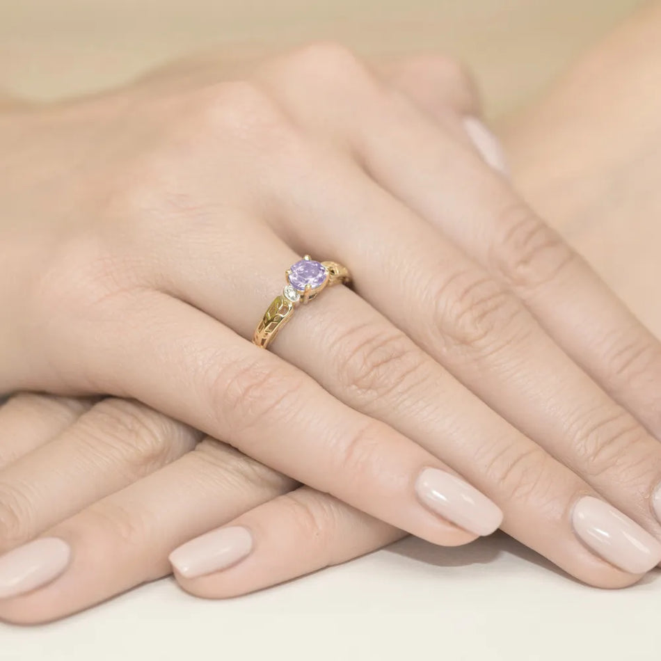Zlatý prsteň s 0,50 ct ametystom a 0,02 ct diamantmi