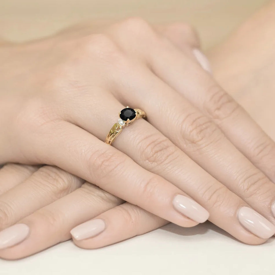 Zlatý prsteň s 0,50 ct čiernymi diamantmi a 0,02 ct diamantmi