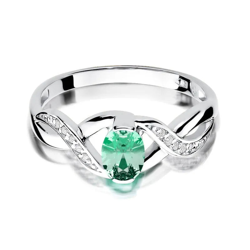 Gold Ring with 0.40ct Emerald and 0.05ct Diamonds