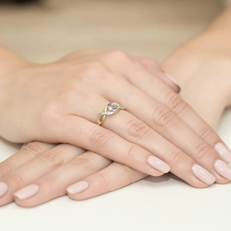 Zlatý prsteň s 0,40 ct tanzanitom a 0,05 ct diamantmi