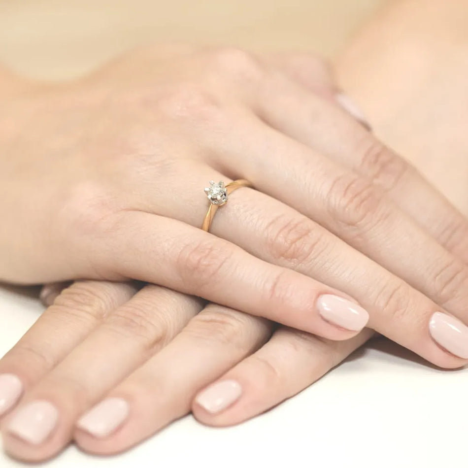 Zlatý prsteň s 0,25 ct laboratórnym diamantom