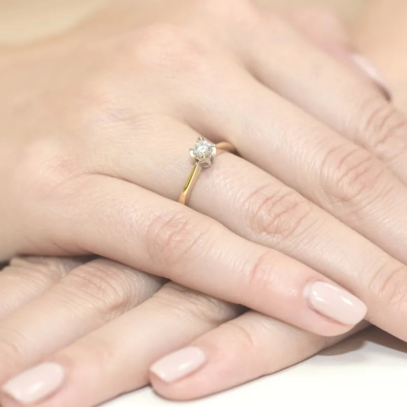 Gold Ring with 0.10ct Diamond