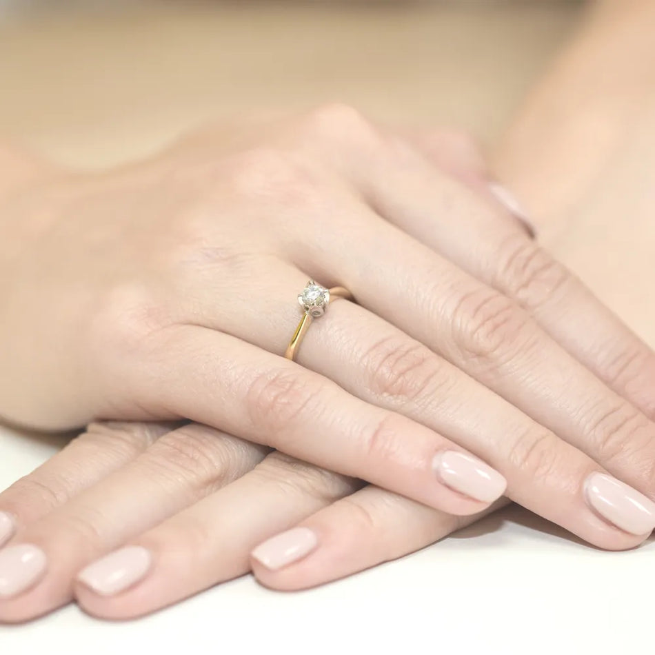 Gold Ring with 0.30ct Diamond