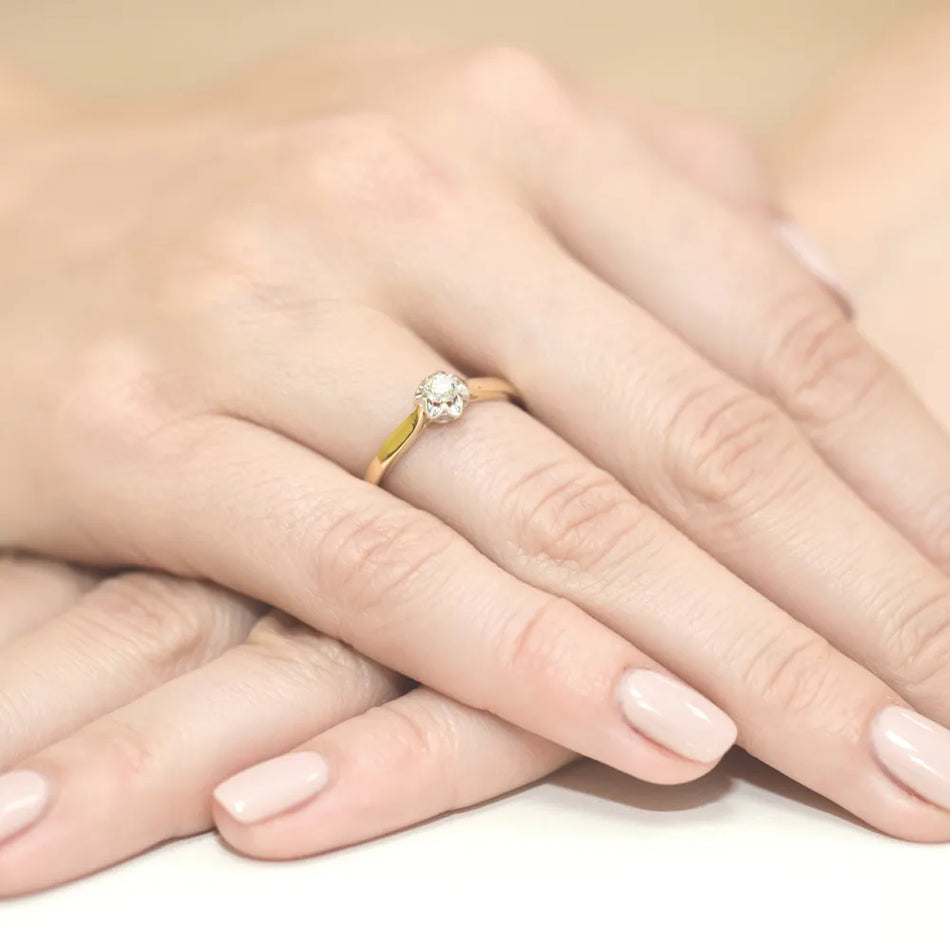 Zlatý prsteň s diamantom 0,15 ct