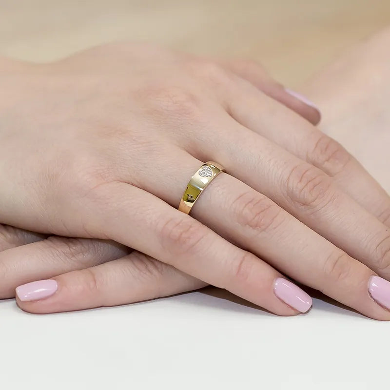 Gold Ring with 0.026ct Diamonds