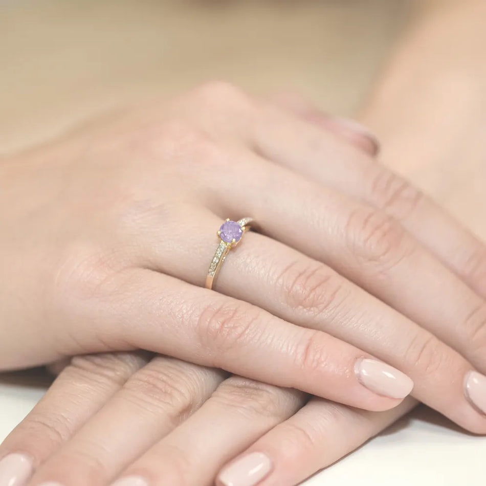 Gold Ring with 0.50ct Amethyst and 0.05ct Diamonds