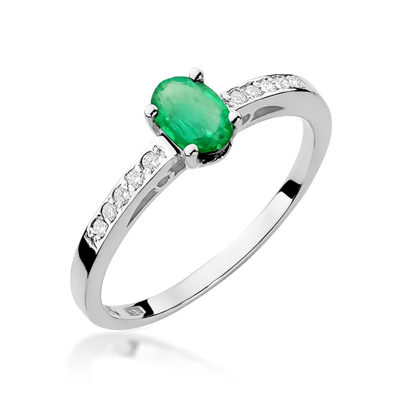 Gold Ring with 0.40ct Emerald and 0.05ct Diamonds