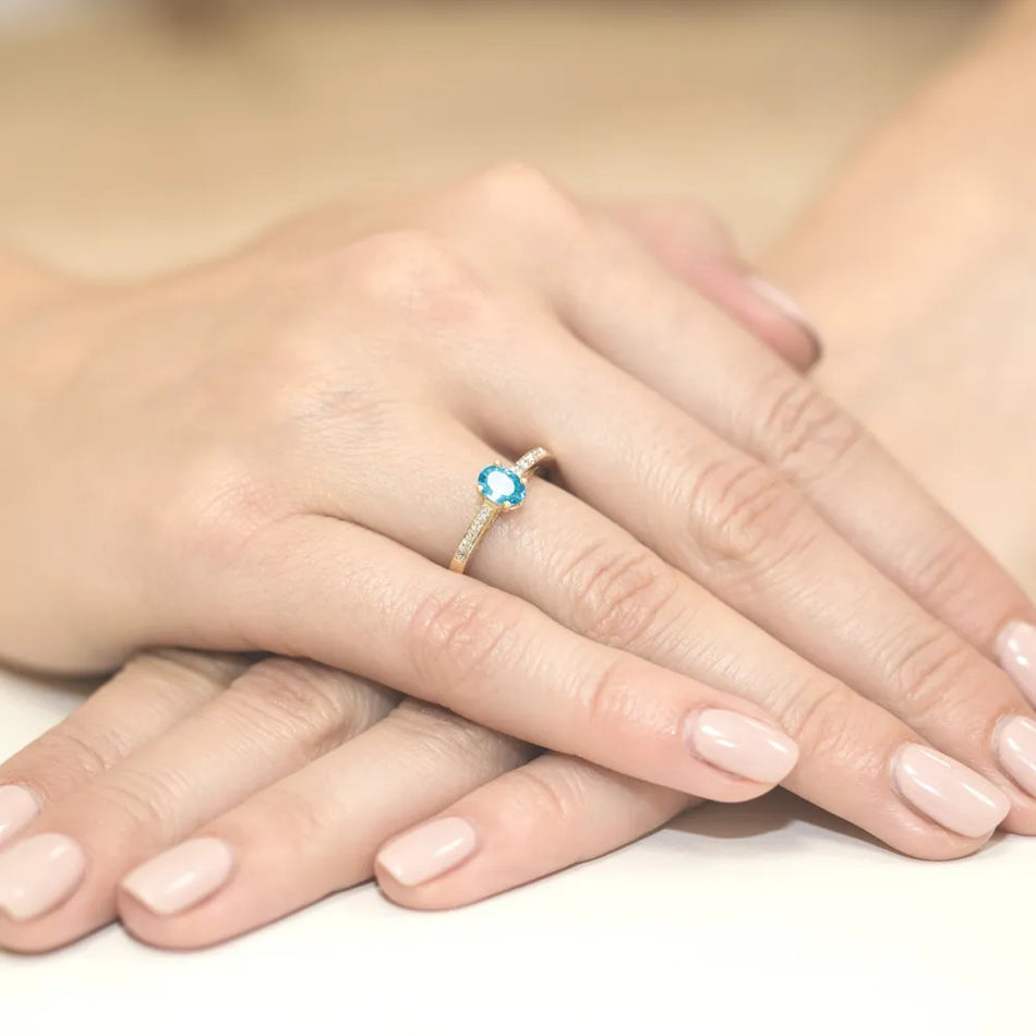 Gold Ring with 0.50ct Topaz and 0.05ct Diamonds