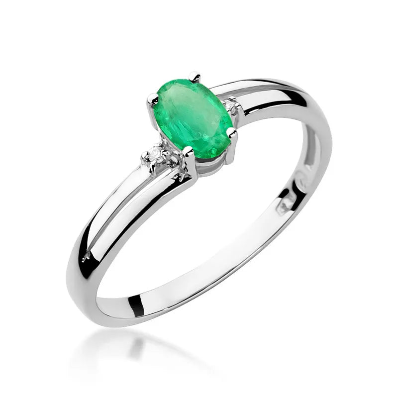 Gold Ring with 0.40ct Emerald and 0.029ct Diamonds