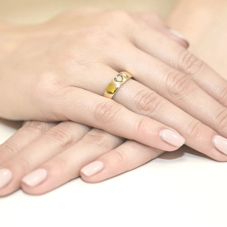 Gold Ring with 0.10ct Diamond