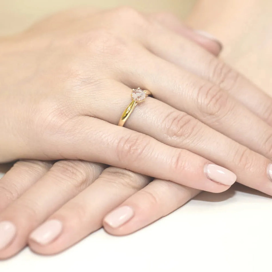 gold-ring-with-0-40ct-morganite-and-0-01ct-diamonds-w0074-mop-01