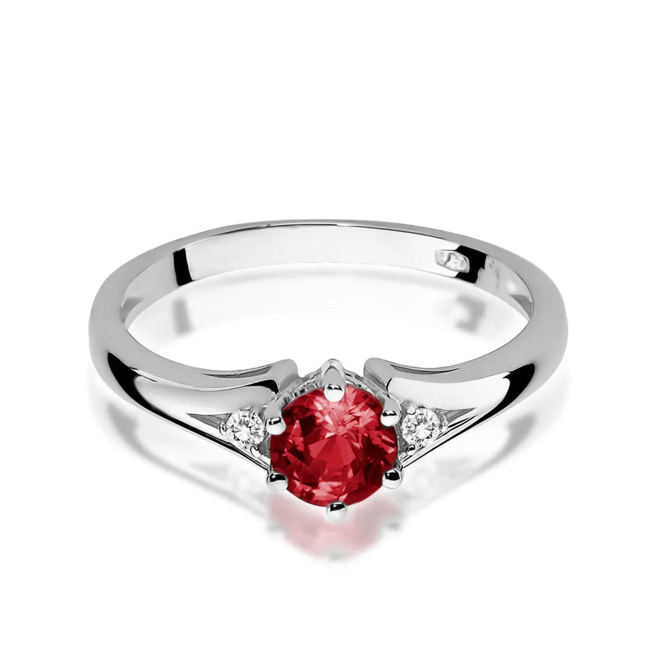 Gold Ring with 0.60ct Garnet and Diamonds