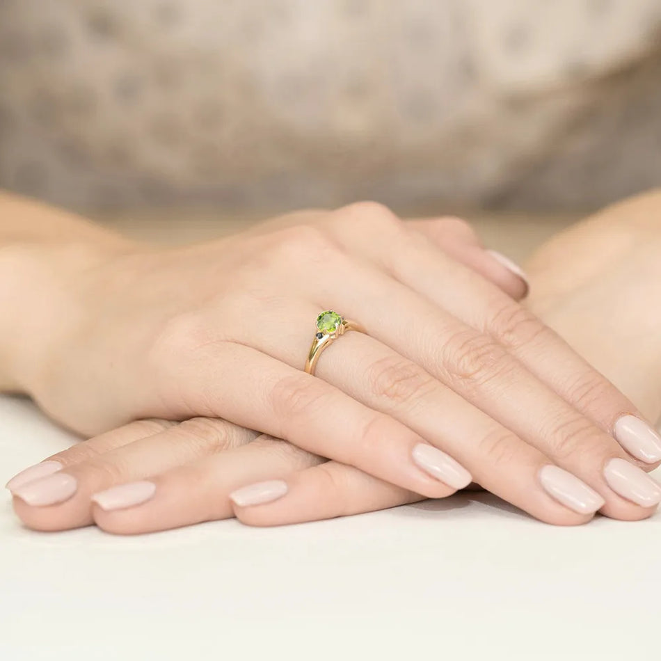 Gold Ring with 0.60ct Olivine and Black Diamonds