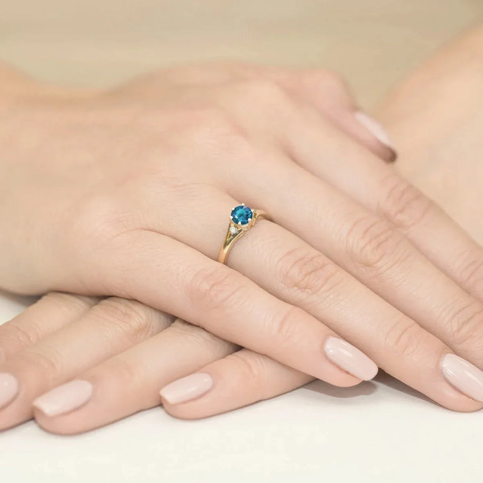 Gold Ring with 0.50ct Topaz London Blue and Diamonds