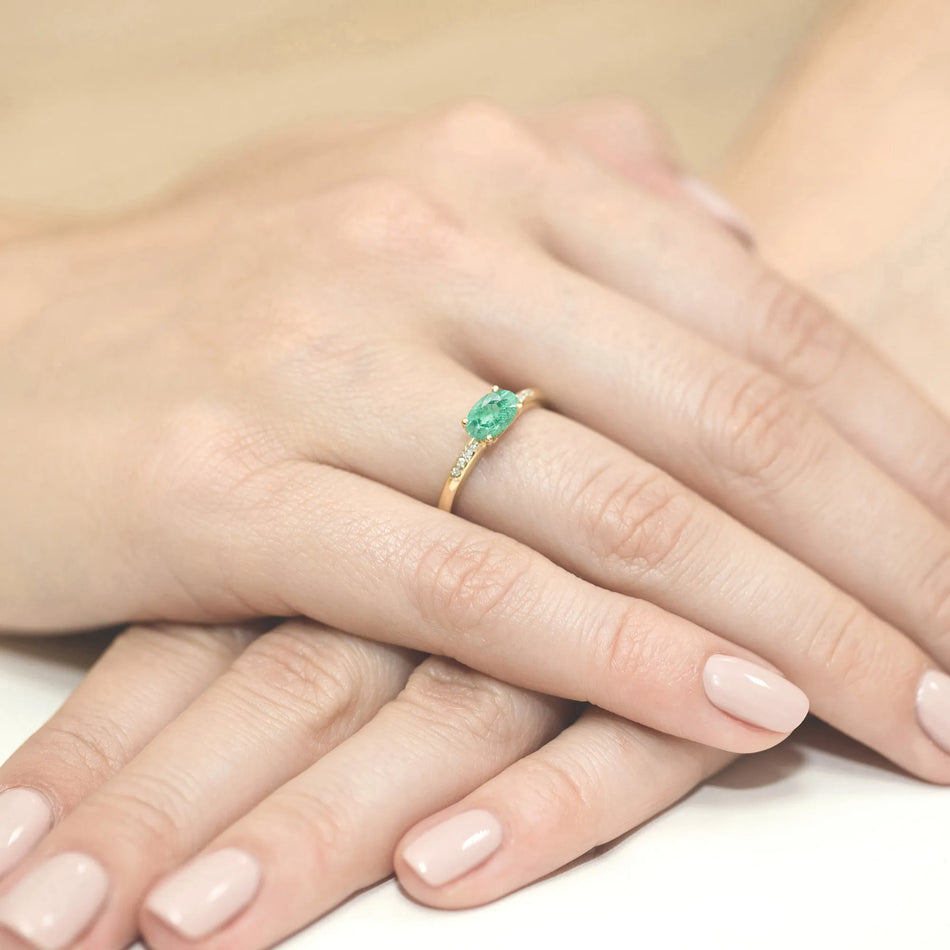 Zlatý prsteň s 0,40 ct smaragdom a 0,03 ct diamantmi