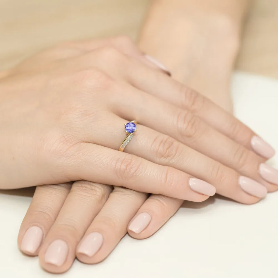 Zlatý prsteň s 0,50 ct tanzanitom a 0,05 ct diamantmi