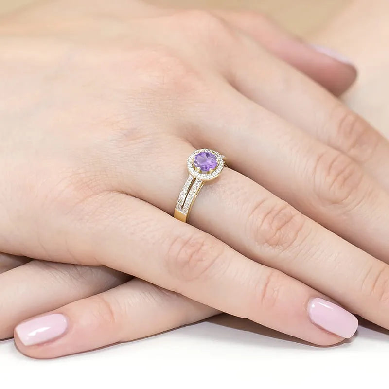 Gold Ring with 0.50ct Amethyst and 0.20ct Diamonds
