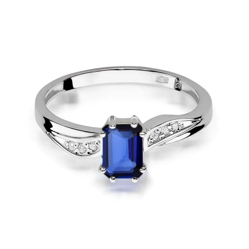 Gold Ring with 0.60ct Sapphire and 0.03ct Diamonds