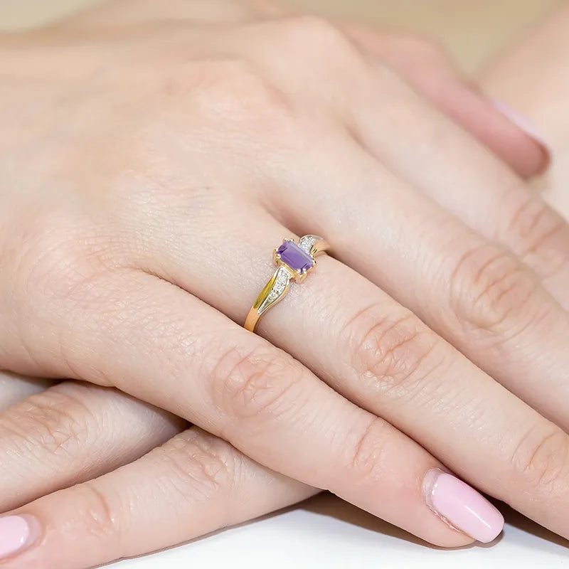 Gold Ring with 0.50ct Amethyst and 0.03ct Diamonds