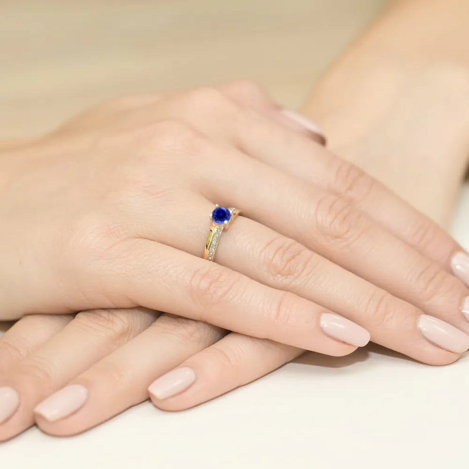 Gold Ring with 0.50ct Sapphire and 0.03ct Diamonds