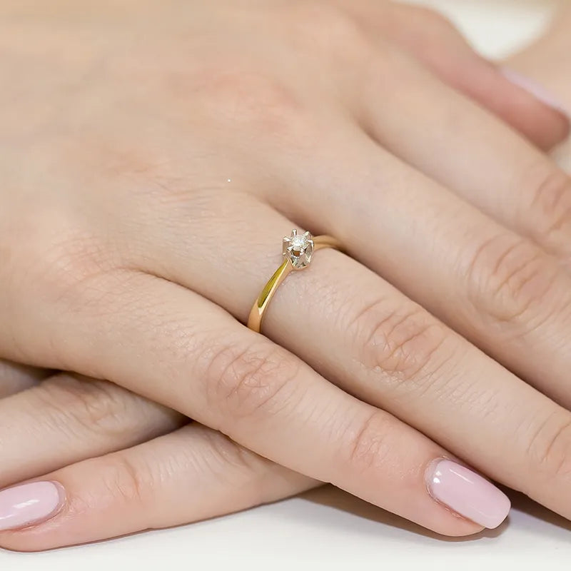 Zlatý prsteň s diamantom 0,15 ct