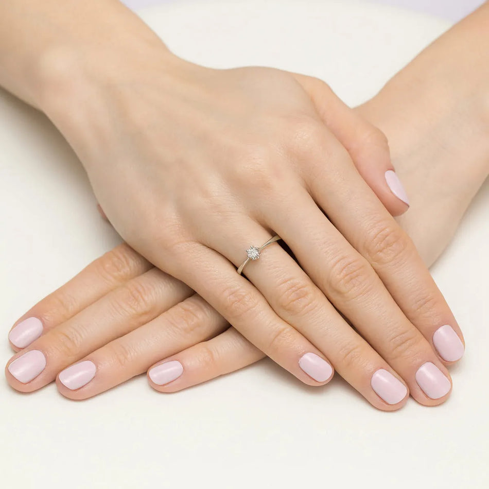 Zlatý prsteň s diamantom 0,03 ct