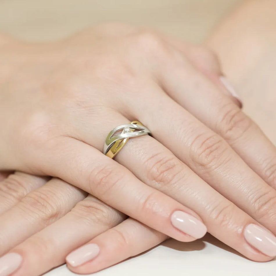 Zlatý prsteň s diamantom 0,05 ct