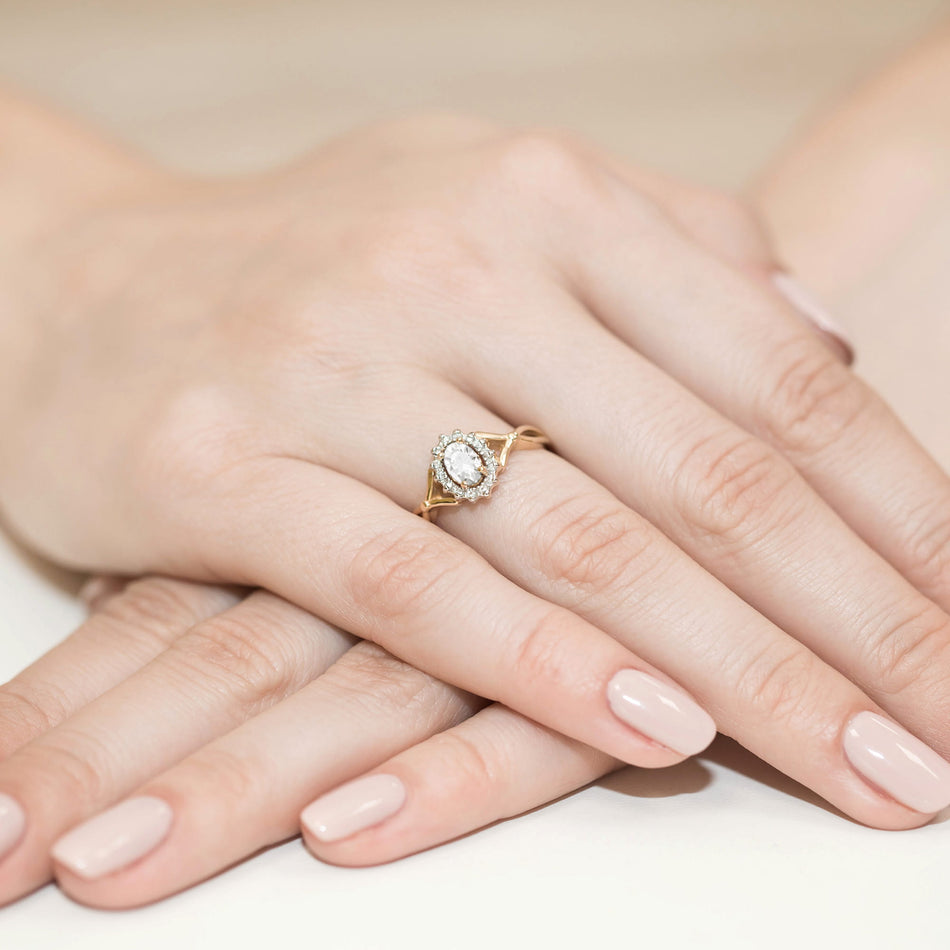 Zlatý prsteň s 0,40 ct a 0,12 ct laboratórnymi diamantmi