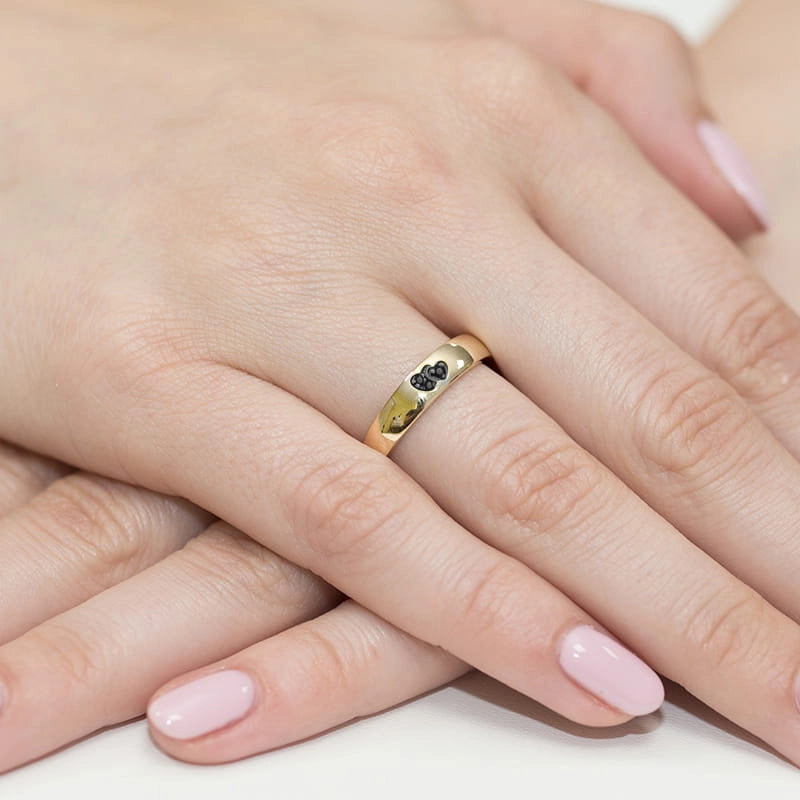 Zlatý prsteň s 0,019 ct čiernymi diamantmi