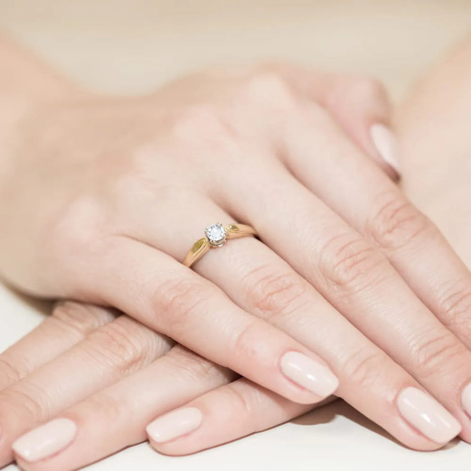 Gold Ring with 0.24ct Diamond