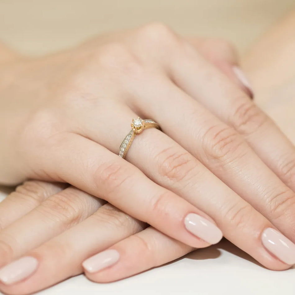 Zlatý prsteň s diamantmi 0,15 ct a 0,15 ct