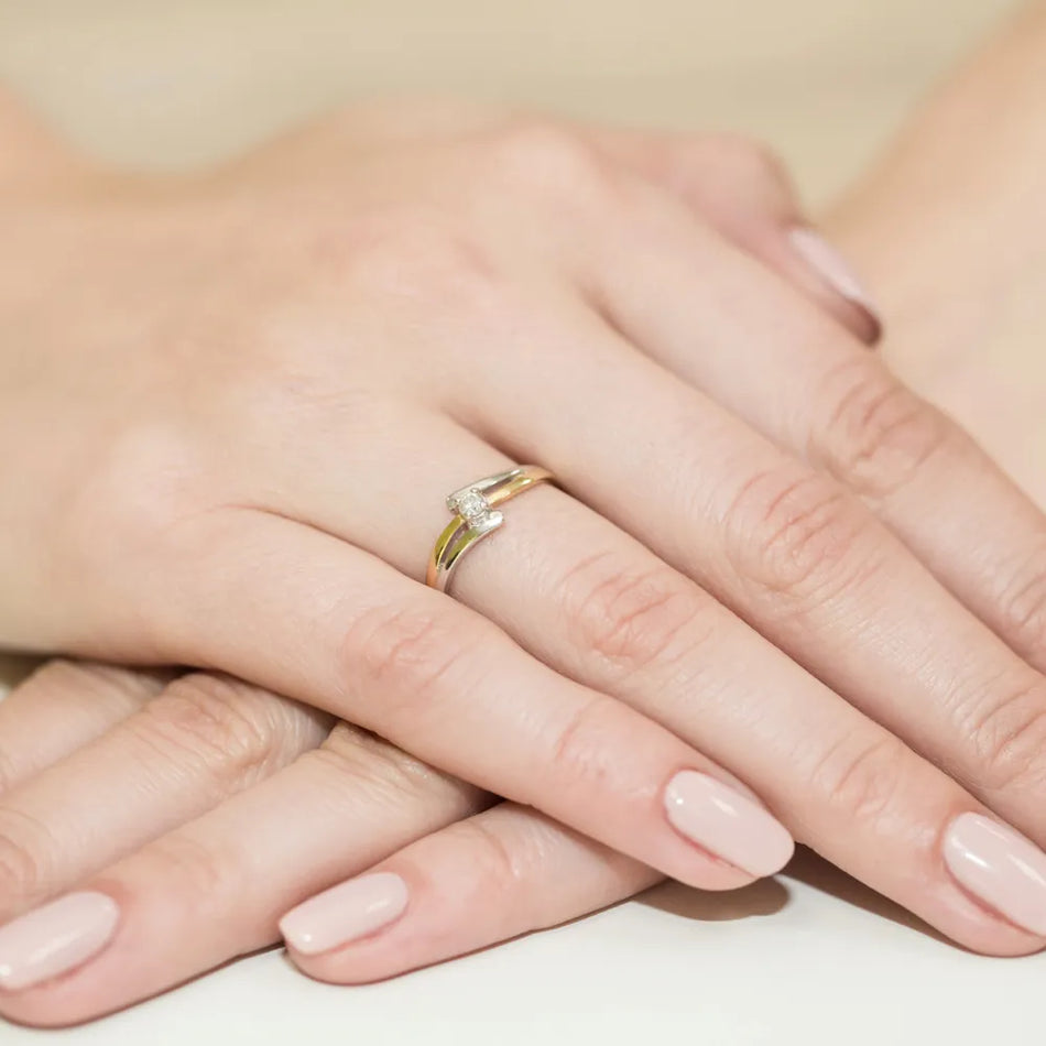 Zlatý prsteň s diamantom 0,08 ct