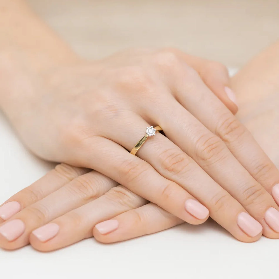 Zlatý prsteň s diamantom 0,10 ct