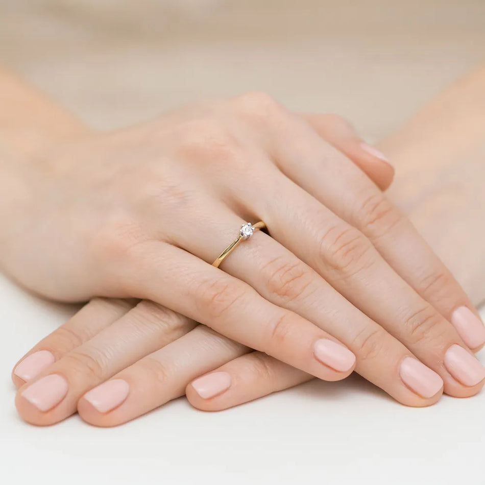 Zlatý prsteň s diamantom 0,01 ct