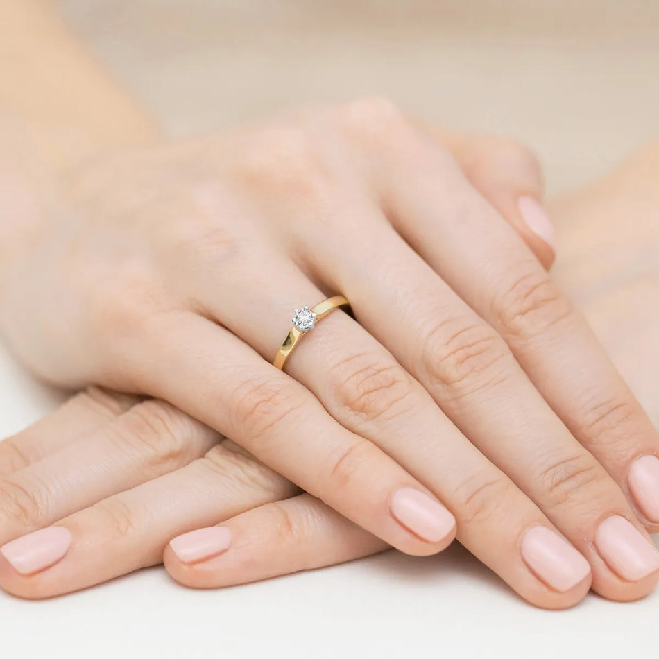 Gold Ring with 0.15ct Lab-diamond