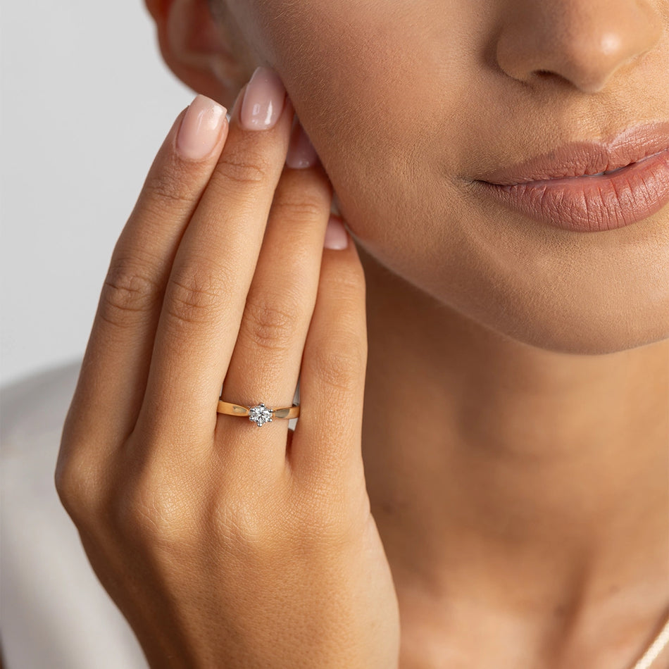 Zlatý prsteň s diamantom 0,30 ct