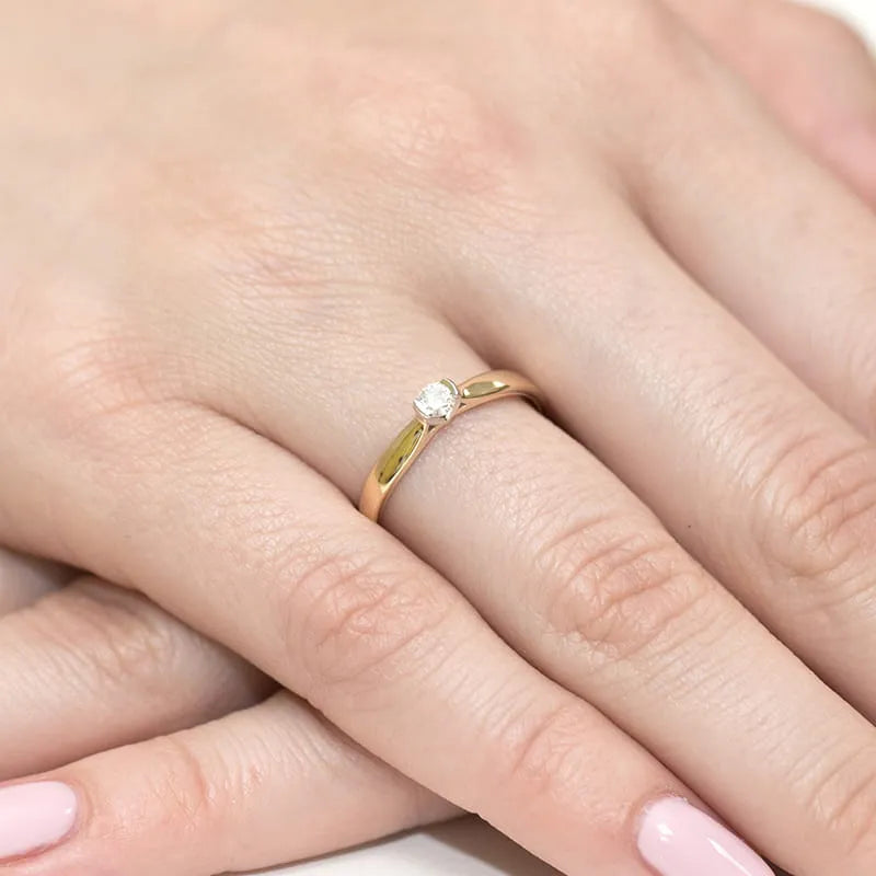 Zlatý prsteň s diamantom 0,08 ct