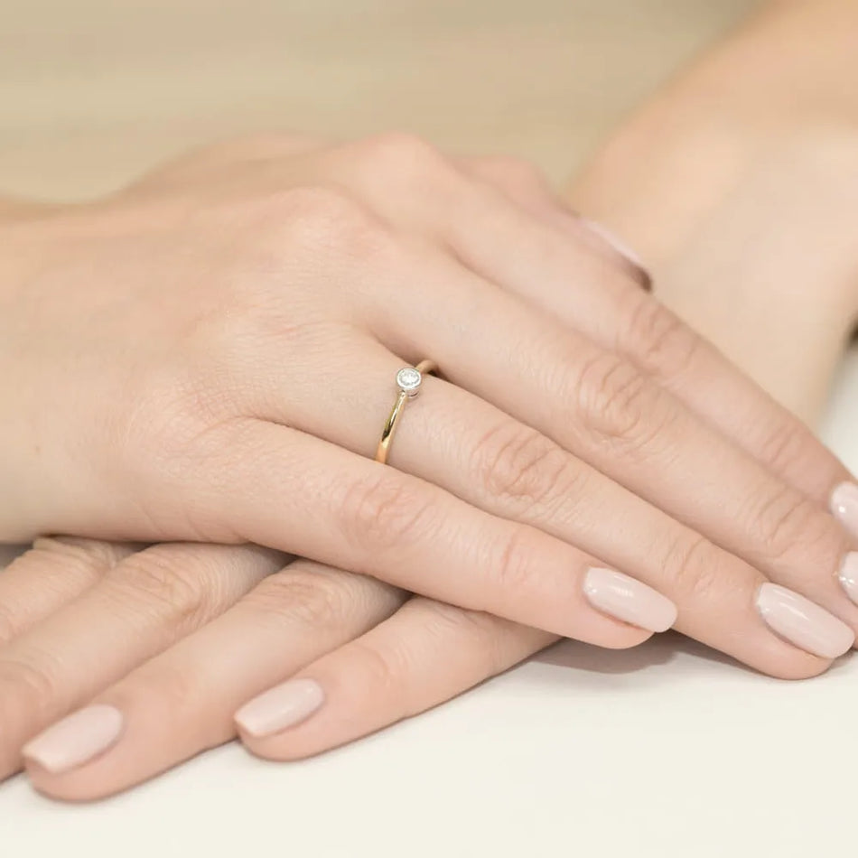 Zlatý prsteň s diamantom 0,10 ct