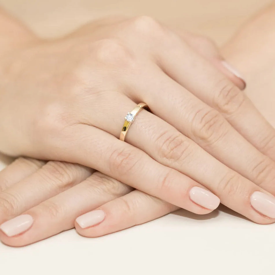 Zlatý prsteň s diamantom 0,10 ct